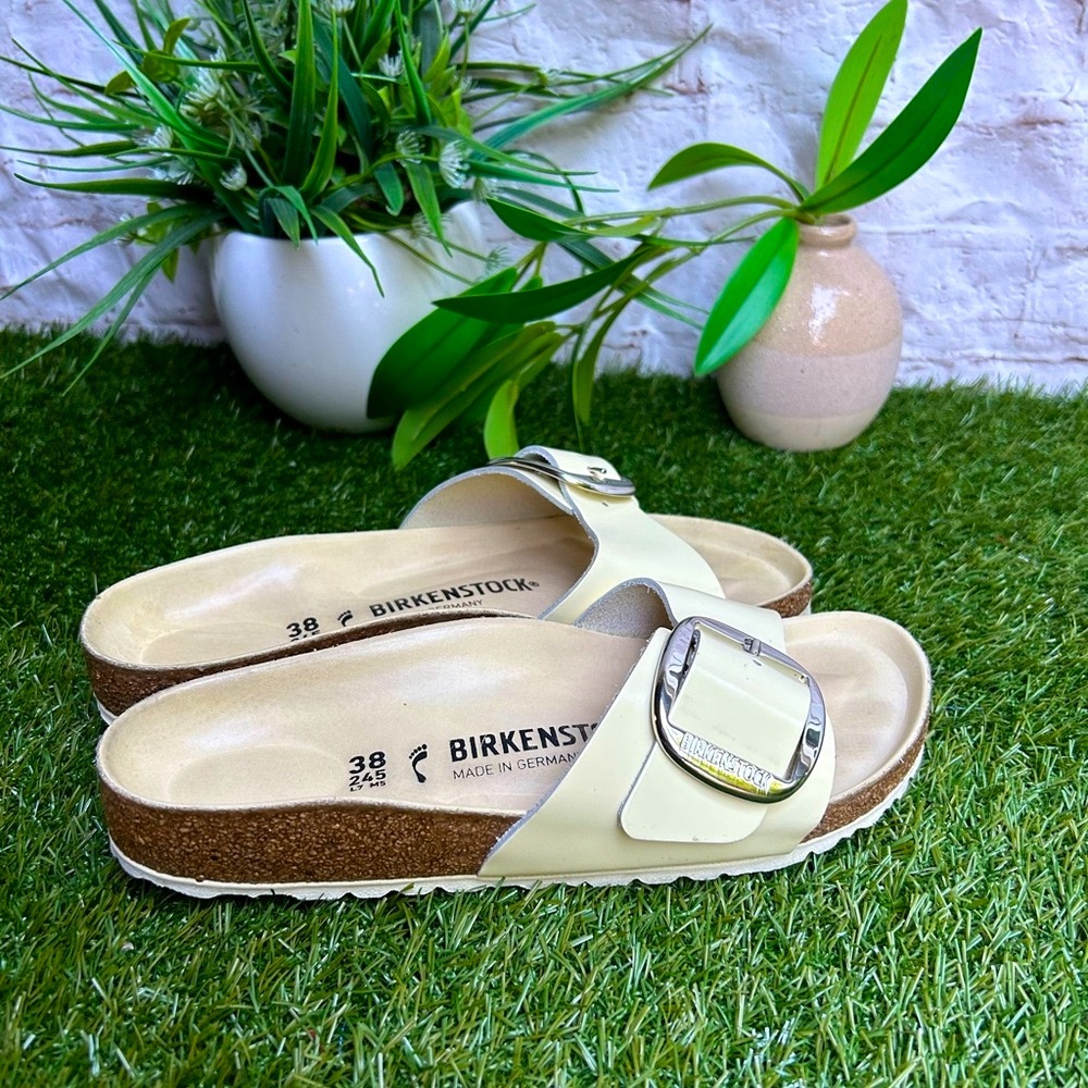 Birkenstock Cream Single-Buckle Slide Sandals - Picture 15 of 16